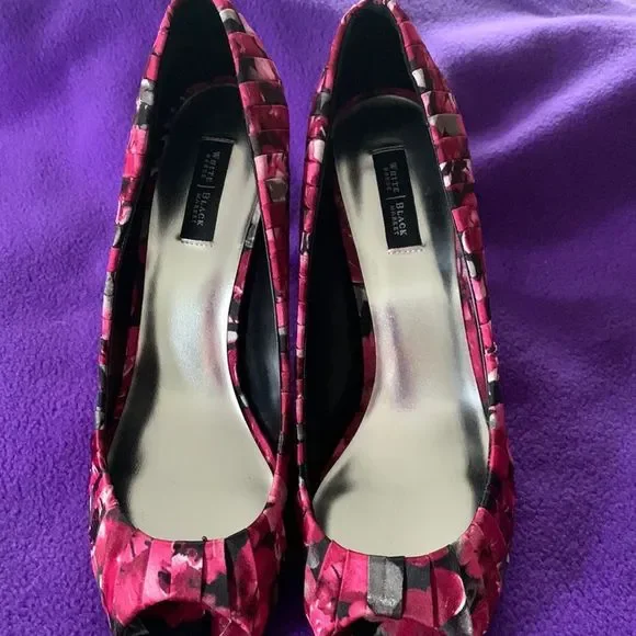 NWOT White House Black Market Floral Satin-Like Peep-Toe Heels - Picture 4 of 13